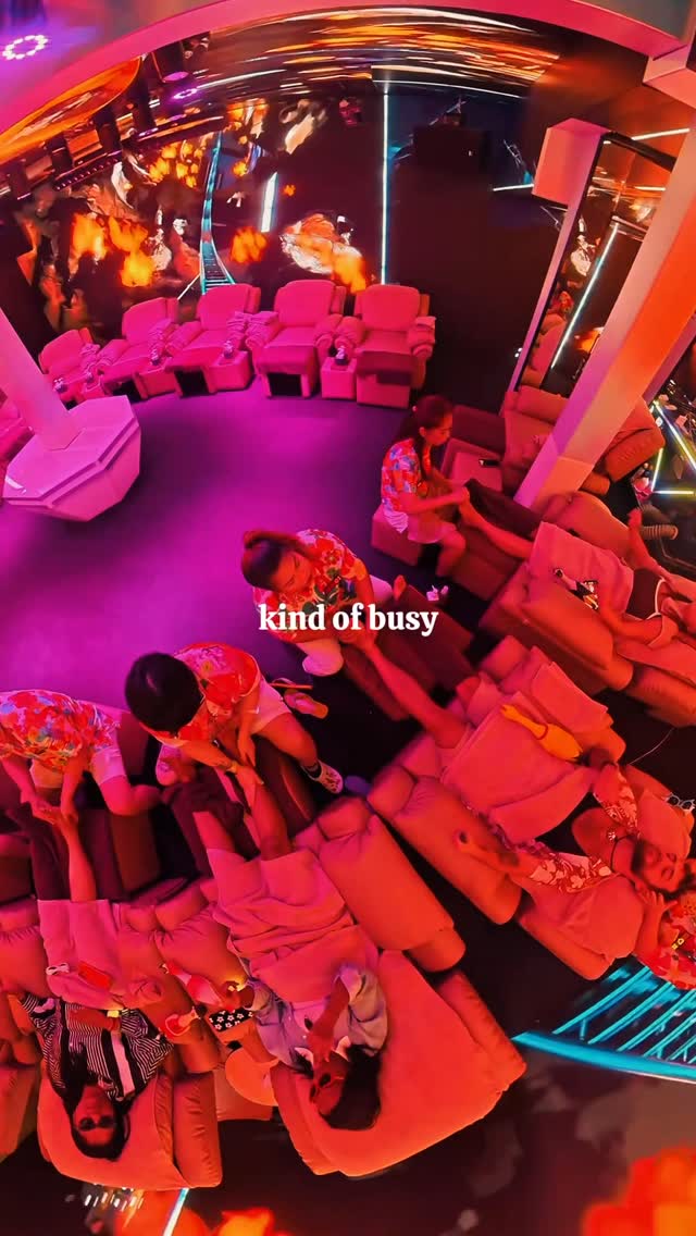 Sorry I can’t hear you…
I’m kind of busy.”

Busy relaxing.
Busy enjoying.
Busy living the moment.

At Bradbury,
even a massage turns into something addictive.

Once you’re in…
you don’t want to leave.

📍 Bradbury - Soi Sukhumvit 61
⏰ 12:00 – 0:00
#BRADBURY #massage #bangkoktrip #映えスポット #InstaWorthy