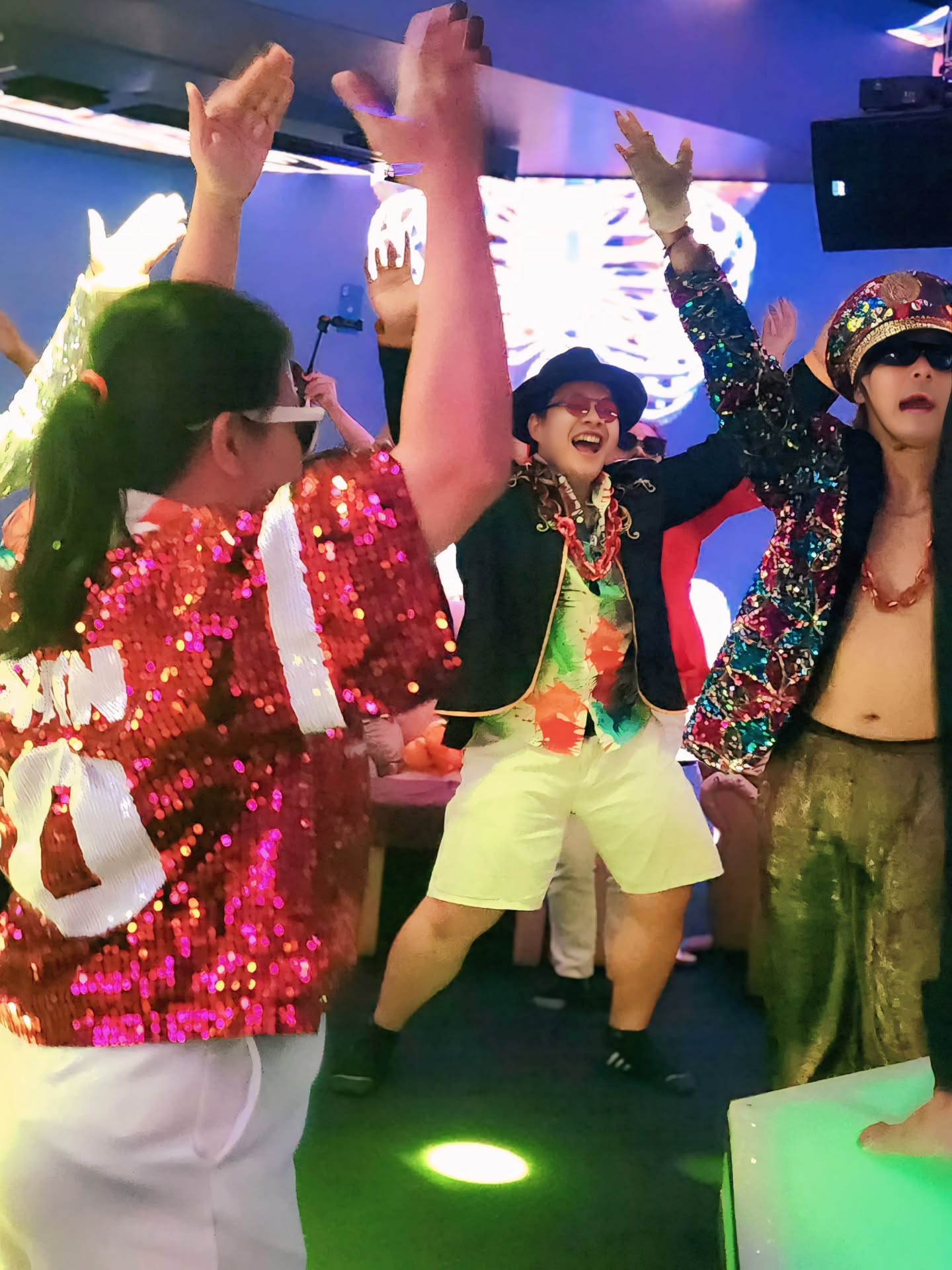 Spreading smiles, one high-five at a time! 🙌✨

​Bradbury is more than just a place; it's an experience designed to bring happiness to everyone. 
From our high-energy shows to the cheerful interactions with our team, we guarantee you’ll leave with a smile on your face🌌🔥💃

​Come join the fun and let us brighten your night in Bangkok!

#BradburyMassage #instaworthy #BangkokNightlife #Showtime #BRADBURY