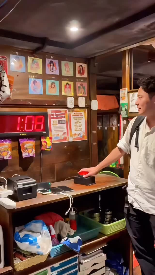 10 Sec Challenge @ Thonglor Yokocho 🎯

เดือนนี้มาท้า 10 วินาทีกันครับ
เล่นได้ในราคาแค่ 100 Baht 💯

การันตีมีรางวัลให้ทุกรอบ
ขนมญี่ปุ่นเพียบ 🇯🇵

⏱ STOP ให้ได้ 10.00

🍺 ขนาดเครื่องดื่มขึ้นอยู่กับเวลาที่คุณกด
🎯 10.00 = เบียร์ทาวเวอร์ 3 ลิตร
9.99 = MEGA size
9.97–10.03 = Large
9.90–10.10 = Normal

❌ พลาดก็ยังได้ขนมญี่ปุ่น

Only 100฿ — Everyone wins.
เจอกันที่ทองหล่อครับ

#10SecondsChallenge
#ThonglorYokocho
#BangkokNightlife
#GameNight
#ChallengeTime

👉 ชวนเพื่อนมาลองกันครับ 🔥