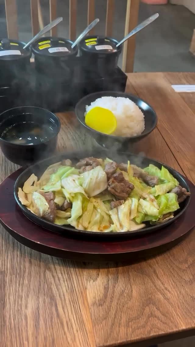 • มื้อง่าย ๆ แต่ใจฟูสไตล์ญี่ปุ่น
• วันธรรมดาที่อร่อยแบบญี่ปุ่น ๆ
• Teishoku day 
Stamina Teppan
เปทันจากฟุกุโอกะกะทะร้อน ผักกระหล่ำใส่หมูหมัก สูตรพิเศษ เสิร์ฟมาในกะทะร้อน นอกจากนี้ยังมีหลากหลาย ท็อปปิ้งเพิ่มความอร่อย ทานคู่กับซอสมิโซะ ให้รสชาติกลมกล่อมมากขึ้นแนะนำเลย
ทาทิ
* คาระมิโซะ มิโซะรสชาติเค็ม
~ คาเรมิโซะ มิโซะรสเผ็ด
~ อามะมิโซะ มิโซะรสหวาน
นึกถึงเมนูกระทะร้อนนึกถึงเรา ต้นตำหรับอาหารญี่ปุ่น
##Teishoku
#JapaneseCafe
#อาหารญี่ปุ่น
#มื้ออร่อย
CafeHopping JapanStyle