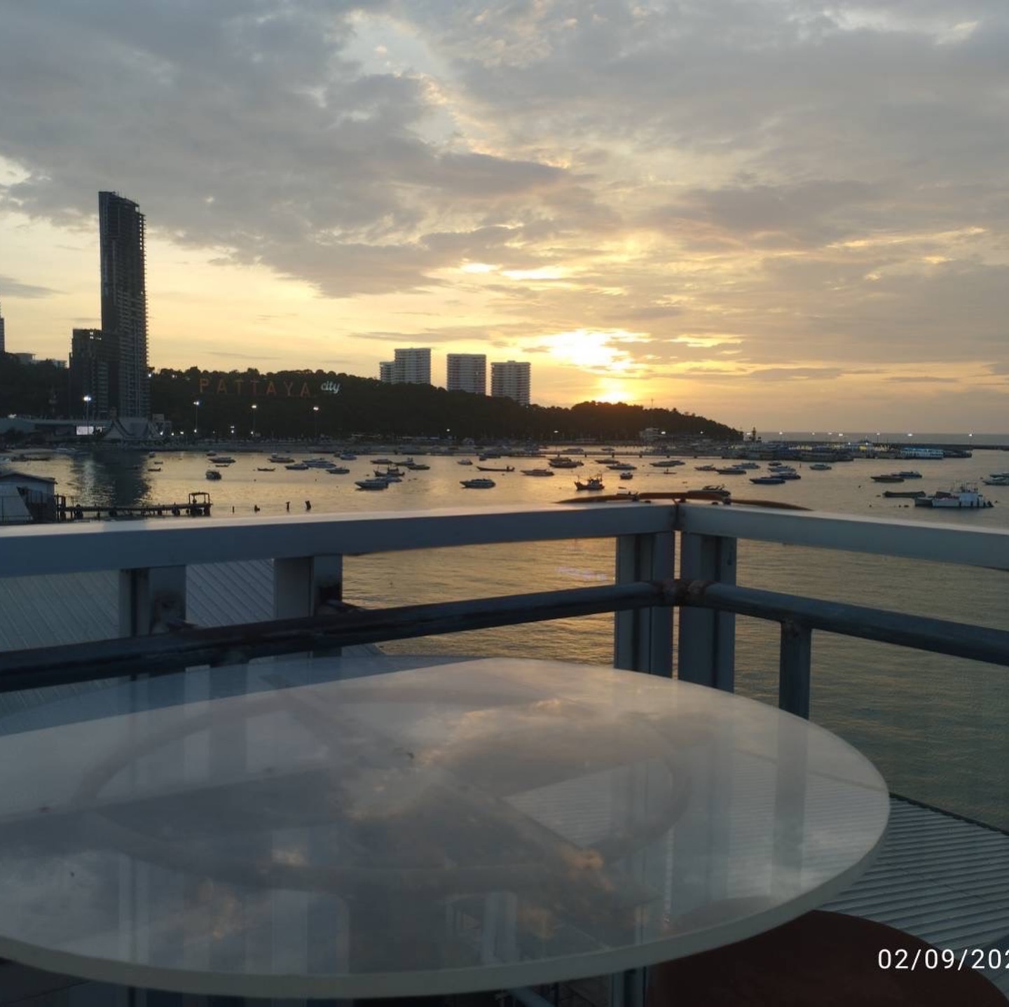 Today is WAN LAI in Pattaya! Enjoy the fun but be sure to take a break too. You can definitely do so by visiting our rooftop bar. We have a large variety of food and drink options on our menu! Our bar is located right across from Fahrenheit Agogo on Walking Street.💦💦💦🔫🩷