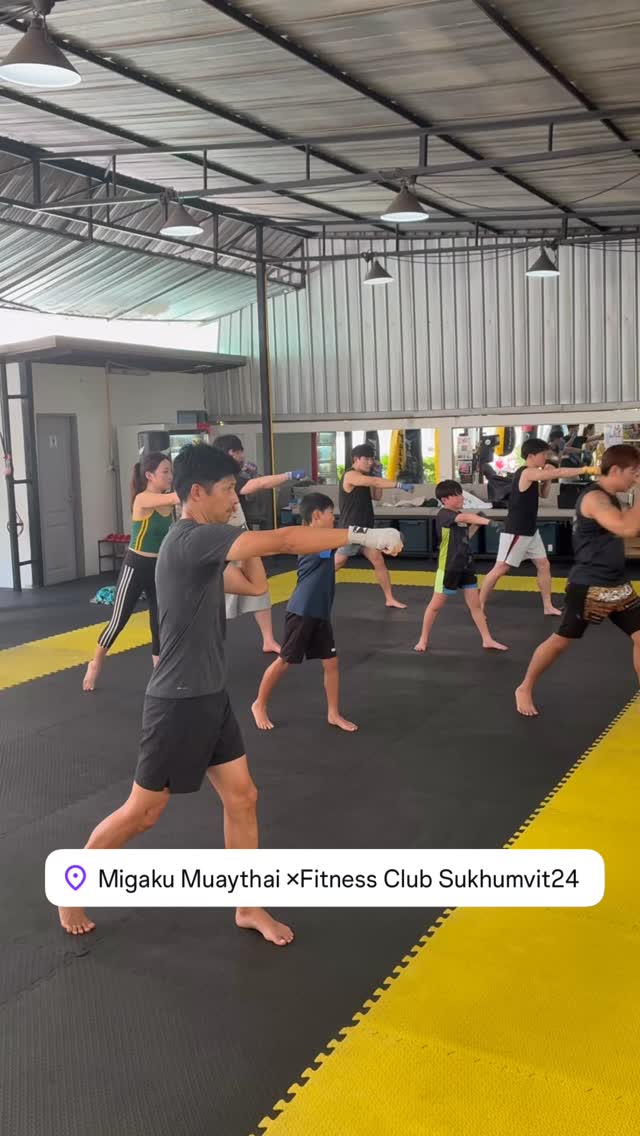 Muaythai fitness Training movie 

#muaythai #มวยไทย #ลดน้ำหนัก #ฟิตเนส #ออกกำลังกาย
