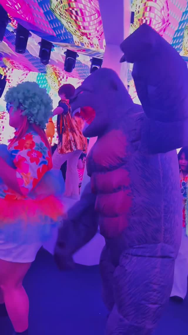 This is not just a massage.
This is a full experience.

Music. Lights. Energy.
And yes… a real massage.

Once it starts, you won’t hear anything else.

📍 Bradbury - Soi Sukhumvit 61
⏰ 12:00 – 0:00
#BRADBURY #massage #bangkoktrip #InstaWorthy #songkran