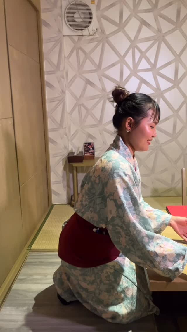 しゃかリッチのおすすめ
石川県輪島 のどぐろ

白身でありながら「白身のトロ」と呼ばれるほど、
上質な脂と濃厚な旨みが特徴です。

塩焼き・煮付けでご用意しております。
お好みの調理でぜひご堪能ください。

ご予約・お問い合わせはプロフィールの📞又は公式LINEより承ります。

—

Recommended at Shakarich
Nodoguro from Wajima, Ishikawa

Known as the “toro of white fish,”
rich in fat with deep umami flavor.

Available grilled with salt or simmered.

For reservations or inquiries, please contact us via phone or LINE on our profile.

—

เมนูแนะนำจาก Shakarich
ปลาโนโดกุโระ จากวาจิมะ จังหวัดอิชิคาวะ

ปลาขาวที่มีไขมันสูง จนได้รับฉายาว่า “โทโรของปลาขาว”
รสชาติเข้มข้นและนุ่มละมุน

สามารถเลือกได้ทั้งย่างเกลือ หรือแบบต้มซีอิ๊ว

สำรองที่นั่งได้ทาง 📞 หรือ LINE ในโปรไฟล์

—

#しゃかリッチ #のどぐろ #石川県産 #バンコク和食 #個室和食 bangkokdining japanesefood finedining seasonalmenu bangkokeats