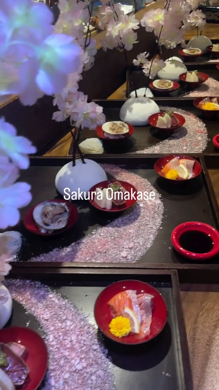 Sakura Omakase Course

A seasonal journey inspired by spring in Japan.
Carefully selected ingredients, beautifully presented in each course.

From delicate flavors to refined presentation,
experience the essence of spring in every dish.

Enjoy a private dining experience at both Thonglor and Surawong.

Reserve via LINE or phone from our profile.

—

桜おまかせコース

日本の春を感じる、季節限定の特別コース。
厳選された食材を、一皿一皿丁寧に仕上げております。

味わいと美しさ、どちらも楽しめる
春ならではのひとときをぜひご堪能ください。

トンロー・スラウォン両店舗でご利用いただけます。

ご予約・お問い合わせはプロフィールの📞又は公式LINEより承ります。

—

คอร์สโอมากาเสะซากุระ

คอร์สพิเศษที่สะท้อนฤดูใบไม้ผลิของญี่ปุ่น
คัดสรรวัตถุดิบอย่างพิถีพิถันในทุกจาน

สัมผัสทั้งรสชาติและความสวยงามของฤดูใบไม้ผลิ

สามารถใช้บริการได้ทั้งสาขาทองหล่อและสุรวงศ์

สำรองที่นั่งได้ทาง 📞 หรือ LINE ในโปรไฟล์

—

#しゃかリッチ #桜おまかせ #バンコク和食 #個室和食 #bangkokdining omakase japanesefood finedining seasonalmenu bangkokeats