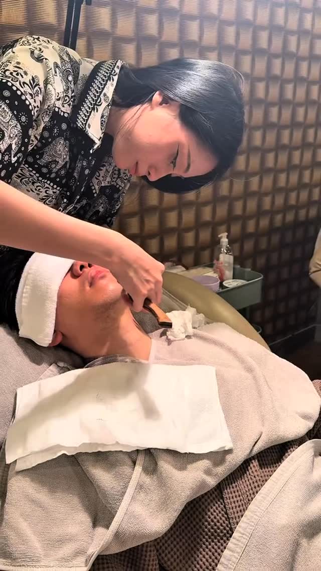 Experience head-to-toe bliss with our signature spa package💐🤗

You can make a reservation at here👇
☎️ 02 124 5246
DM (X or FACEBOOK)
WhatsApp +66 98 925 5888
Line  lin.ee/YOE9biR

#bodycareworks #สปาเวียดนาม #relaxing