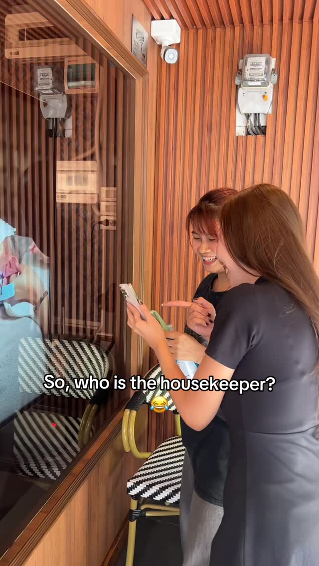 So, who is the housekeeper?😂