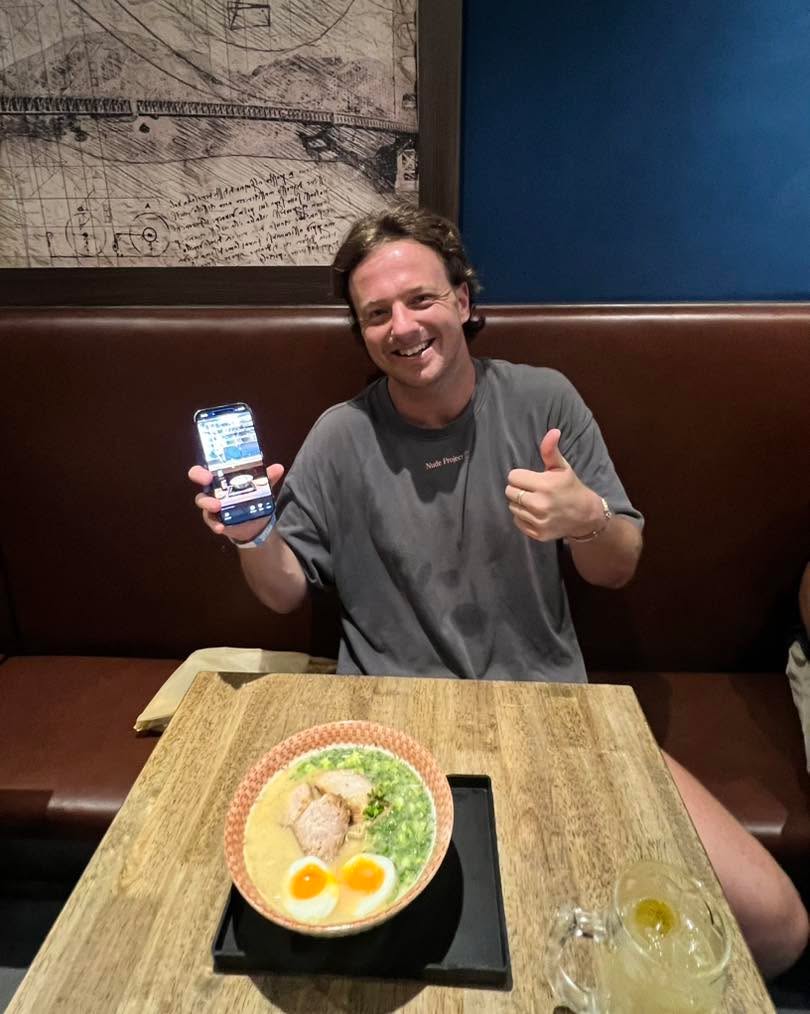 He visited us last year… and now he’s back again 😊
With just one simple line that made our day:
“This ramen is really delicious.” 🍜

Sometimes, great food speaks for itself—
coming back is the best proof.

If you haven’t tried Mentomi yet,
you’ve got to experience it at least once 😉
(Some things in life… you just shouldn’t miss.) #tonglor #ramenbkk #bangkokramen #ramenmentomi