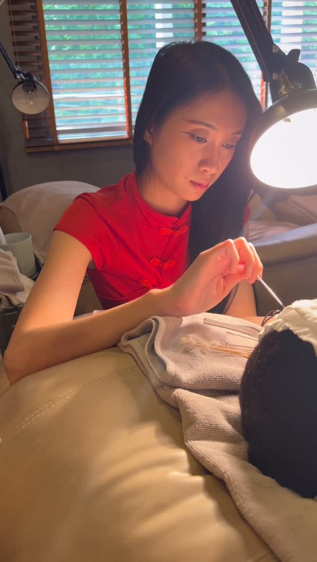 Gentle ear cleaning for a refreshing, relaxing experience✨💕

You can make a reservation at here👇
☎️ 02 124 5246
DM (X or FACEBOOK)
WhatsApp +66 98 925 5888
Line  lin.ee/YOE9biR

#bodycareworks #สปาเวียดนาม #relaxing