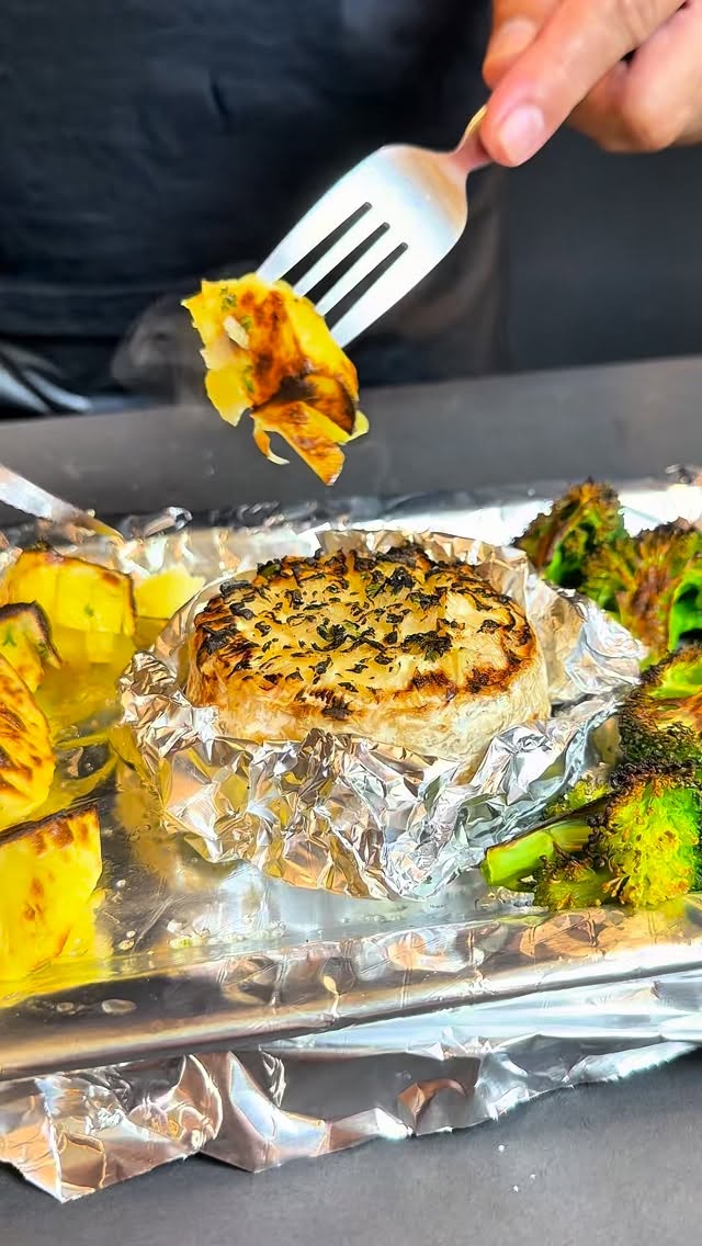 cheese fondue🫕

Location:
6, 5 Soi Phrom Si 1, Khlong Tan Nuea, Watthana, Bangkok 10110 

Reservation:
02-662-7899

Dine-in time:
17:00〜0:00

#bangkok #japanesefood #izakaya #japaneserestaurant#居酒屋