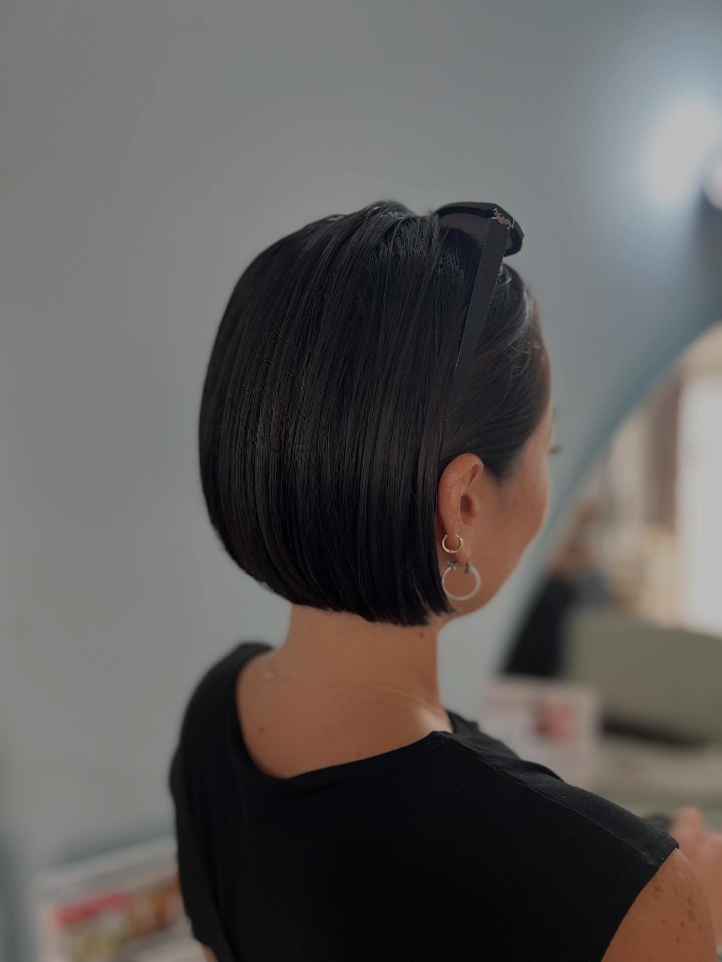 耳にかけてもかわいい🥰

เก็บผมทัดหูสักนิด ก็ทำให้ Short Bob ของคุณมีสไตส์ขึ้นมาเลยค่ะ

💇🏻‍♀️จองคิวได้ที่ Line : https://lin.ee/ipxhtUk