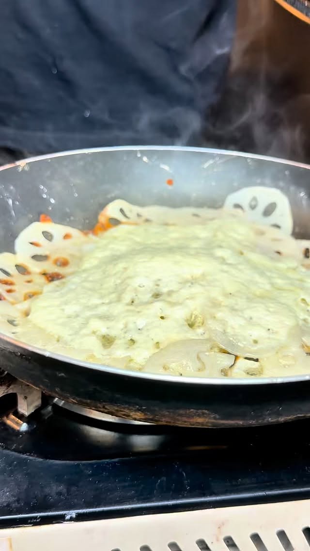 ・
Lotus root galette.

Location:
6, 5 Soi Phrom Si 1, Khlong Tan Nuea, Watthana, Bangkok 10110 

Reservation:
02-662-7899

Dine-in time:
17:00〜0:00

#bangkok #japanesefood #izakaya #japaneserestaurant#居酒屋