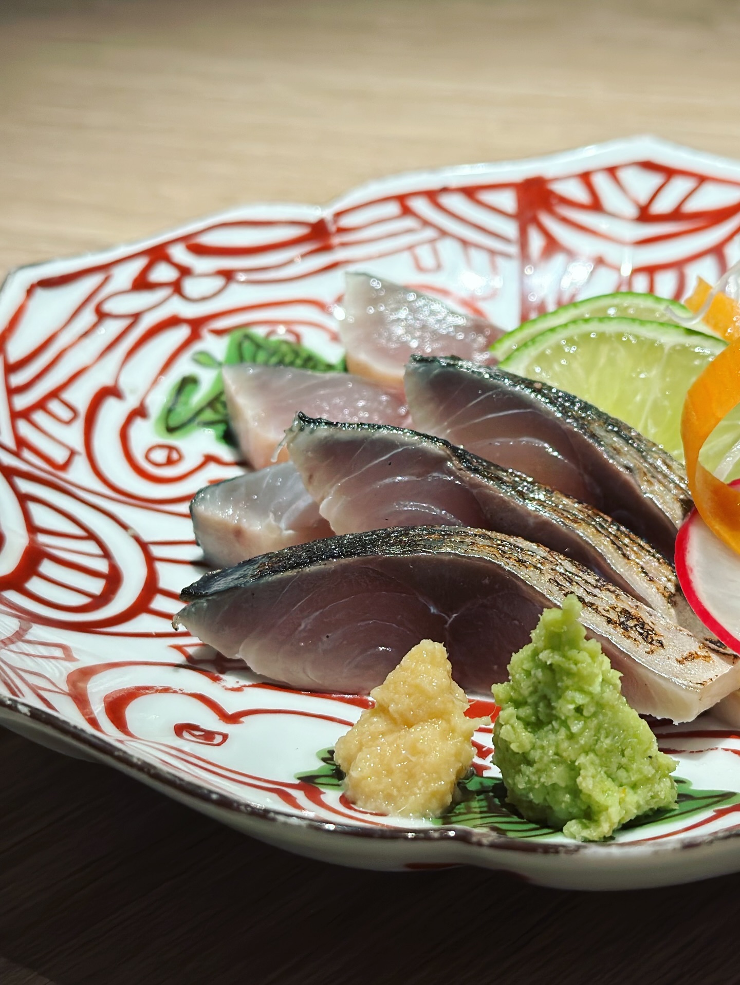 ซาบะดองย่างไฟอ่อน 450THB++
ใช้ปลาแบรนด์พรีเมียม เซกิซาบะ จากช่องแคบบุงโกะ
หลังจากหมักอย่างประณีตแล้ว นำมาย่างผิวเบา ๆ ให้เกิดความหอม ช่วยขับรสอูมามิ ความมันของปลา และกลิ่นหอมอันลุ่มลึกให้โดดเด่นยิ่งขึ้น

Seared Cured Mackerel 450THB++
Prepared with premium Seki-Saba, a renowned brand mackerel nurtured in the Bungo Channel.
After delicate curing, the skin is lightly seared to enhance its rich umami, refined aroma, and natural oils.

#bangkokfoodies 
#bangkokrestaurant 
#bangkokseafood 
#bangkok aoki
#robata