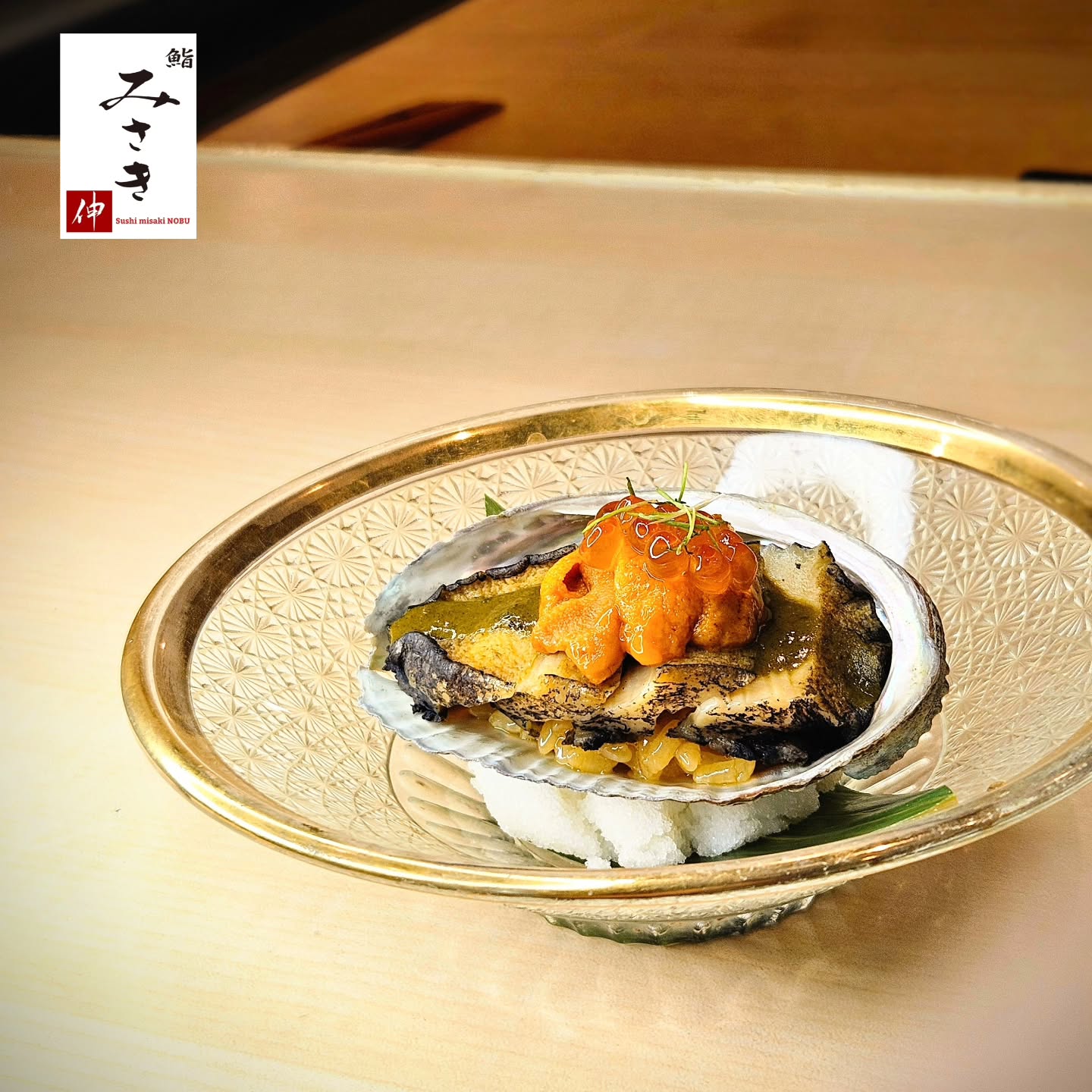 【A special course for Spring in Japan...!!】
▷▶︎▷LINE→@sushimisakinobu▶▷

鮨みさき伸のSpecial courseは
最高のコスパでご提供しております!!

旬のお魚やウニ、鮪はもちろんの事
鮑もご提供しております!!

蒸して柔らかくした鮑をさっと焼き
香ばしさを出して特製の鮑の肝のソースと一緒に
ご提供！

さらには雲丹、いくらとシャリを合わせて
唯一無二の逸品でございます！

是非ともSpecial courseでご堪能くださいませ！

なお
貸切やケータリング、
月曜日の営業にもご対応させていただきますので
お気軽にご連絡くださいませ！

Location: 
50 GMM Grammy PLACE, Sukhumvit 21 Rd. (Asoke), Khlongtoeinuea,Wattana, Bangkok 10110, Thailand

Sushi Misaki Nobu (GMM grammy place BF1)
chef 【NOBU】

Reservation: 
Sushi Misaki Nobu/062-495-2386

Dine-in time: 
12:00-lunch time open
17:00-dinner time open
※anytime customer choose reservation time
close 22:00
close every Monday

menu:
1.standard course 4000THB
2.special course 6000THB
3.Premium course 8000THB

#sushimisaki
#sushimisakinobu
#鮨みさき
#鮨みさき伸
#バンコク
おまかせ
Bangkok
omakase
sushi
鮨
寿司
タイ
Thailand
デート
接待