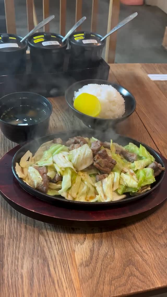 • มื้อง่าย ๆ แต่ใจฟูสไตล์ญี่ปุ่น
• วันธรรมดาที่อร่อยแบบญี่ปุ่น ๆ
• Teishoku day 
Stamina Teppan
เปทันจากฟุกุโอกะกะทะร้อน ผักกระหล่ำใส่หมูหมัก สูตรพิเศษ เสิร์ฟมาในกะทะร้อน นอกจากนี้ยังมีหลากหลาย ท็อปปิ้งเพิ่มความอร่อย ทานคู่กับซอสมิโซะ ให้รสชาติกลมกล่อมมากขึ้นแนะนำเลย
ทาทิ
* คาระมิโซะ มิโซะรสชาติเค็ม
~ คาเรมิโซะ มิโซะรสเผ็ด
~ อามะมิโซะ มิโซะรสหวาน
นึกถึงเมนูกระทะร้อนนึกถึงเรา ต้นตำหรับอาหารญี่ปุ่น
##Teishoku
#JapaneseCafe
#อาหารญี่ปุ่น
#มื้ออร่อย
CafeHopping JapanStyle