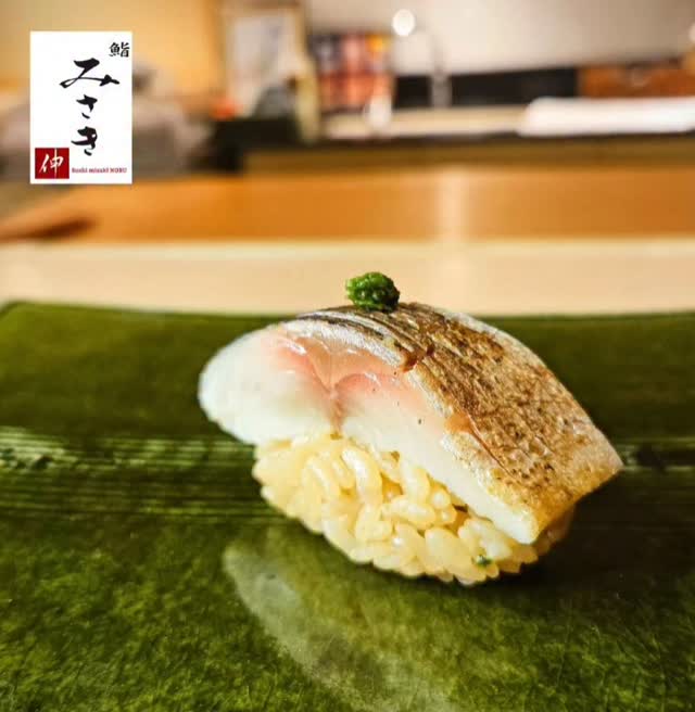 【A special course for Spring in Japan...!!】
▷▶︎▷LINE→@sushimisakinobu▶▷

さて、5月に入りまして
新しいコースのメニューになっております！

その中でも
【炙りしめ鯖】をご紹介いたします！

肉厚で脂の乗った鯖を丁寧に酢で〆た後に
炙ってご提供!!

肉厚ながらも柔らかく仕上げている事で
口の中でも一切邪魔にならず
鯖のお鮨でも他店では味わえない
逸品となっております!!

是非とも当店でしか味わえない
スペシャルな鯖をご堪能くださいませ！

なお
貸切やケータリング、
月曜日の営業にもご対応させていただきますので
お気軽にご連絡くださいませ！

Location: 
50 GMM Grammy PLACE, Sukhumvit 21 Rd. (Asoke), Khlongtoeinuea,Wattana, Bangkok 10110, Thailand

Sushi Misaki Nobu (GMM grammy place BF1)
chef 【NOBU】

Reservation: 
Sushi Misaki Nobu/062-495-2386

Dine-in time: 
12:00-lunch time open
17:00-dinner time open
※anytime customer choose reservation time
close 22:00
close every Monday

menu:
1.standard course 4000THB
2.special course 6000THB
3.Premium course 8000THB

#sushimisaki
#sushimisakinobu
#鮨みさき
#鮨みさき伸
#バンコク
おまかせ
Bangkok
omakase
sushi
鮨
寿司
タイ
Thailand
デート
接待