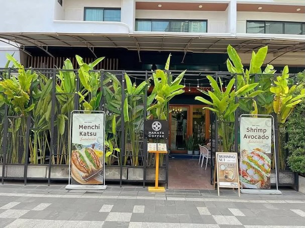 ✨Morning Set สไตล์ญี่ปุ่นเริ่มมื้อเช้าง่าย ๆ
  ที่ Hakata Coffee 

🔥ซื้อเครื่องดื่ม 1 แก้ว
🍞🍞รับฟรี Morning Set (8.00 - 11.00 น.) 

☕️☕️ในเซ็ตมี
🍞 ขนมปังปิ้งหอม ๆ
🍳ไข่ต้มกำลังดี
& ถั่วแดงกวนหวานละมุน
อิ่มพอดี อบอุ่นแบบญี่ปุ่นแท้ ๆ

🇯🇵🇯🇵朝はコーヒーと一緒に
トースト・ゆで卵・あんこ付きのモーニングセット
ドリンク1杯で無料（8:00〜11:00）
⛳️📌📌 Hakata Coffee Bangkok
แล้วมาเริ่มต้นวันดี ๆ ไปด้วยกันนะคะ 
#. Hakatacoffee #คาเฟญี่ปุ่น #โปรโมชั่นพิเศษ #ร้านกาแฟน่านั่ง #คาเฟ่ใกล้ฉัน