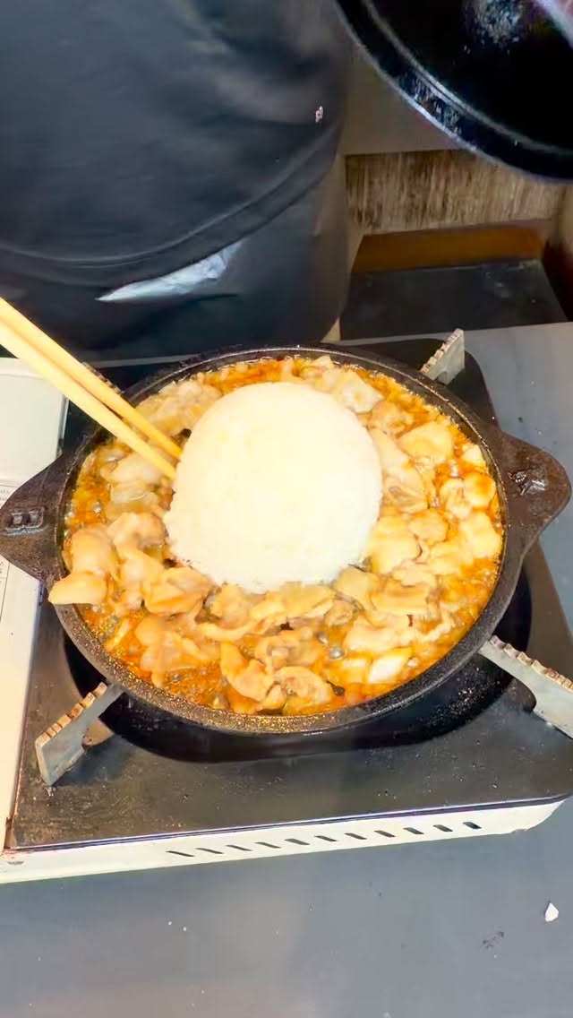 ・
豚焼飯

Location:
6, 5 Soi Phrom Si 1, Khlong Tan Nuea, Watthana, Bangkok 10110 

Reservation:
02-662-7899

Dine-in time:
17:00〜0:00

#bangkok #japanesefood #izakaya #japaneserestaurant#居酒屋