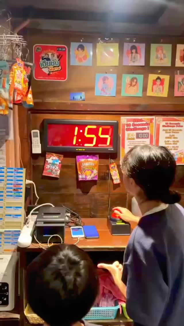 10秒止めれる？😏

10.00 = 🍺3Lビールタワー
外しても全員に景品あり🎁

เล่นแค่ 100 บาทครับ 💯
ใครจะได้ 10.00 ? 🔥

📍Thonglor Yokocho

#10SecondsChallenge
#BangkokNightlife
#ChallengeTime
#Thonglor
#GameNight