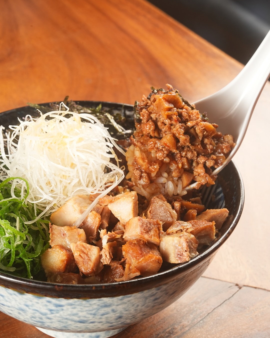 Flame-seared chashu.
Hot rice.
Pure comfort in a bowl.🔥

One bite and you’ll want another.

Rich broth.
Fresh noodles.
Late-night cravings solved. 🍜
【TENYO RAMEN NANA】
Real Ramen. Real Flavor.
Open 11:00–03:00
📞 095 587 9759