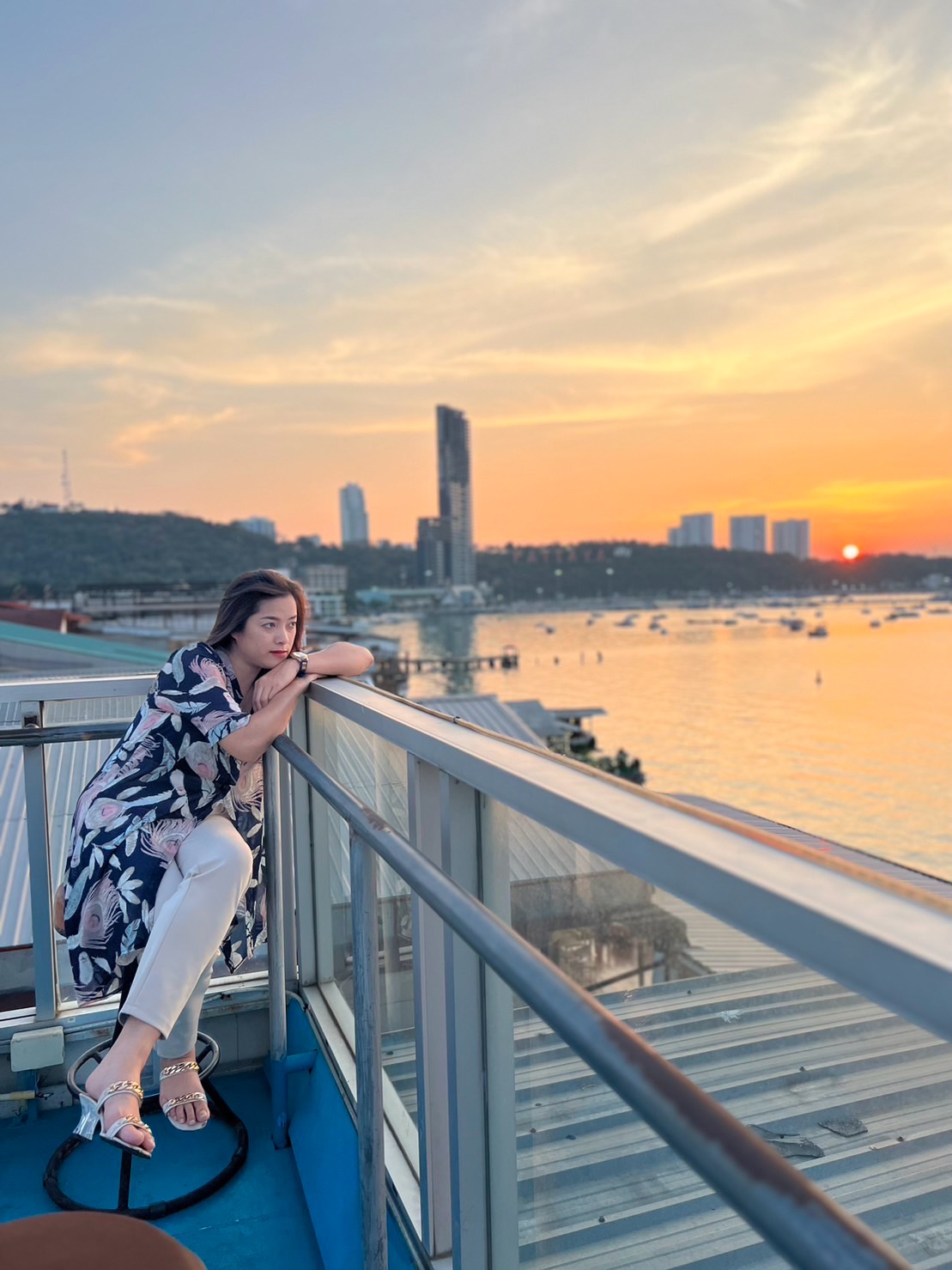 Good morning! Happy Friday! Come join us tonight for drinks and karaoke at Woodball Pattaya. Our karaoke system has many songs to choose from! Conveniently located on Walking Street, we offer the one and only rooftop bar in the vicinity. See you tonight! 😉