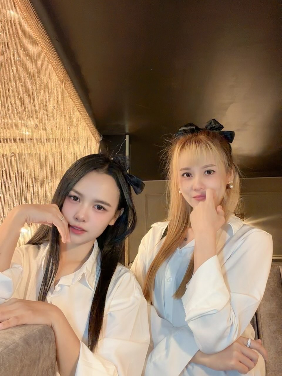 彼シャツウィーク、スタートしました✨

日々の忙しさを忘れて、楽しいひとときを感じませんか？ビリヤードやダーツでリラックスしたり、可愛いキャストと一緒に笑顔の時間を過ごしたり🌟

日曜日も元気に営業しているので、週末の予定に困ったらお気軽にどうぞ。

皆さんとお会いできるのを、キャスト一同心から楽しみにしています😊

ぜひ、遊びに来てくださいね！

#彼シャツウィーク
#ビリヤード
#ダーツ
#バンコク
#カラオケバー