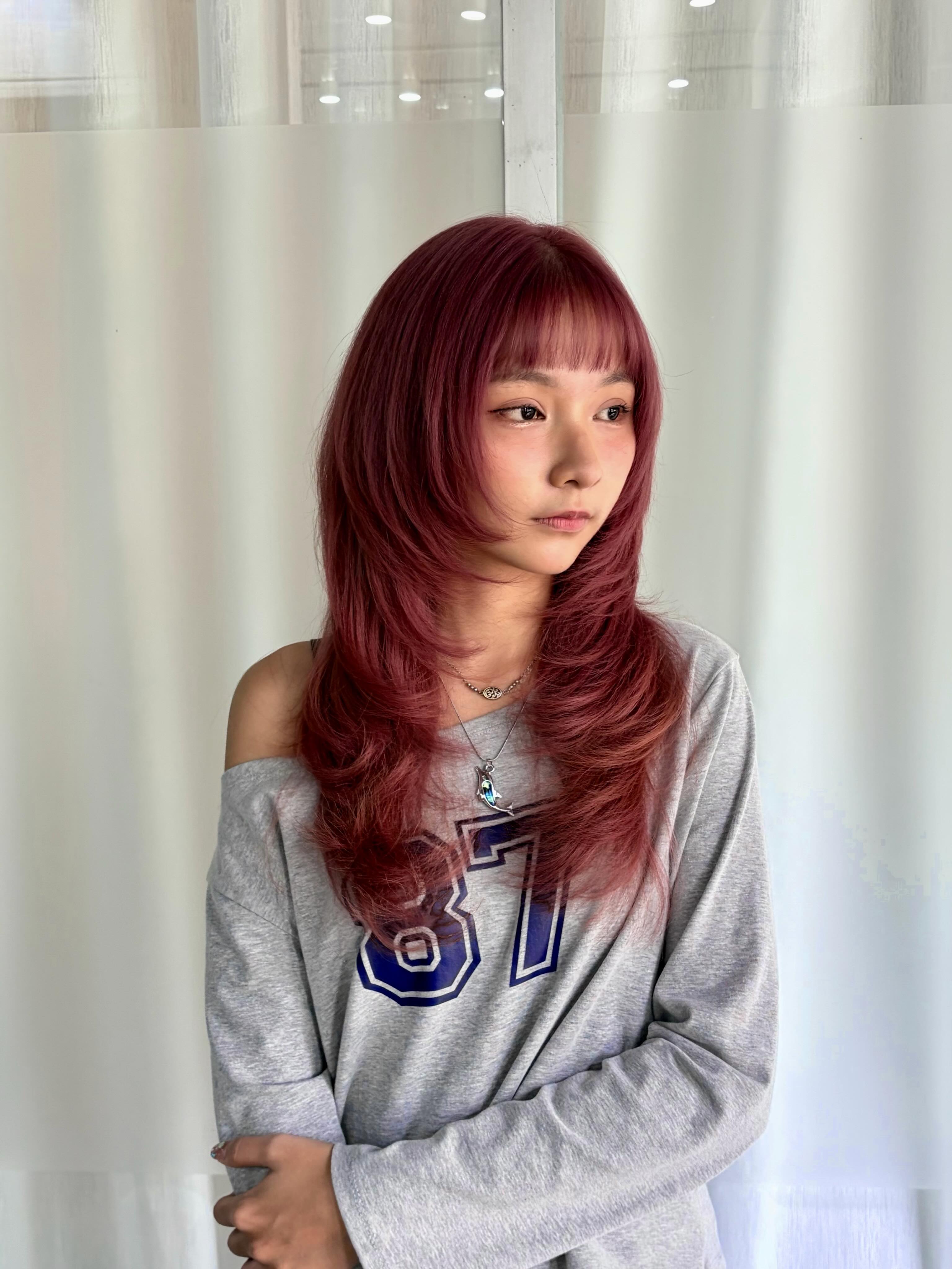 Cherry Rose Wine ✨ + Japanese Layer Cut
ละมุนแบบสาวญี่ปุ่น ผมนุ่มมีมิติ ดูแพงแบบพอดี 💇‍♀️

Cherry Rose Wine ✨ + Japanese Layer Cut ✂️
Soft, airy layers with a classy wine-rose tone — effortlessly Japanese style 💗

#bangkokhairsalon