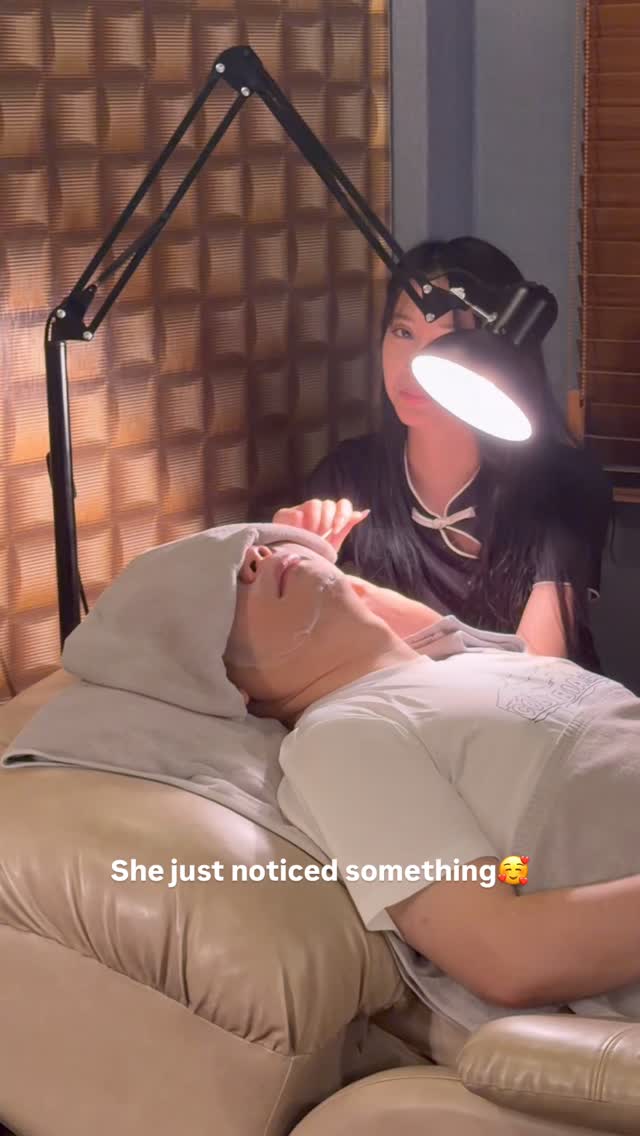 She just noticed something🥰 @bcw.soi18