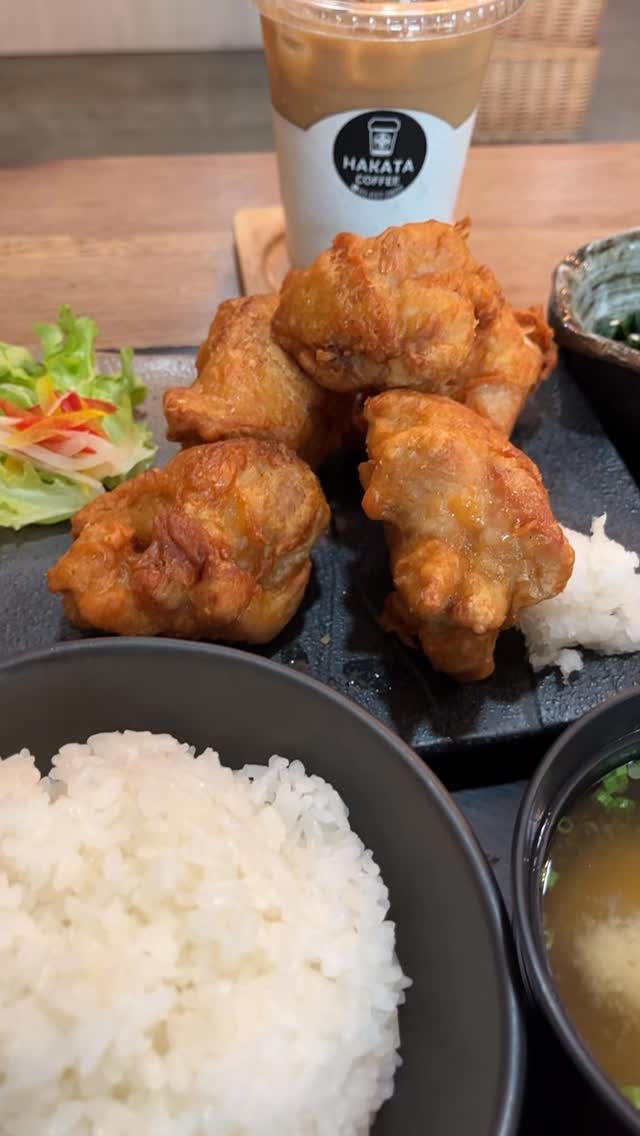 เติมพลังช่วงพักเที่ยง สำหรับชาวออฟฟิศ
  Karaage Teisyoku เพียง220บาทเท่านั้น🎊

อิ่มอร่อยกับเซตอาหารญี่ปุ่น พร้อมเครื่องดื่มแก้วโปรด🥤
สั่งคู่กัน รับส่วนลดเครื่องดื่ม 50%

พักเที่ยงนี้ แวะมาชาร์จพลังดีๆ ก่อนกลับไปลุยงานกันนะ🥰

#HakataCoffee #LunchTime
#CafeForWork #โปรดีบอกต่อ #มื้อเที่ยงชาว
ออฟฟิศ กาแฟลด50 คาเฟ่กรุงเทพ