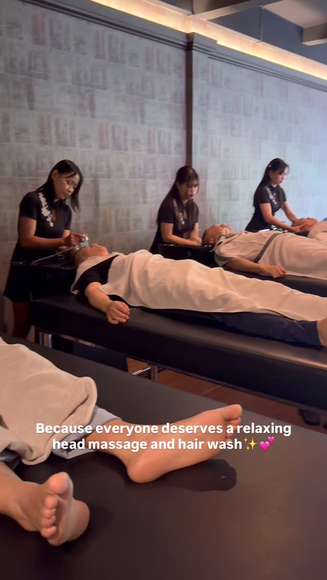 Because everyone deserves a relaxing head massage and hair wash🌿💆🏻‍♀️

You can make a reservation at here👇
☎️ 02 124 5246
DM (X or FACEBOOK)
WhatsApp +66 98 925 5888
Line  lin.ee/YOE9biR

#bodycareworks #สปาเวียดนาม #relaxing #vietnambarber #spa