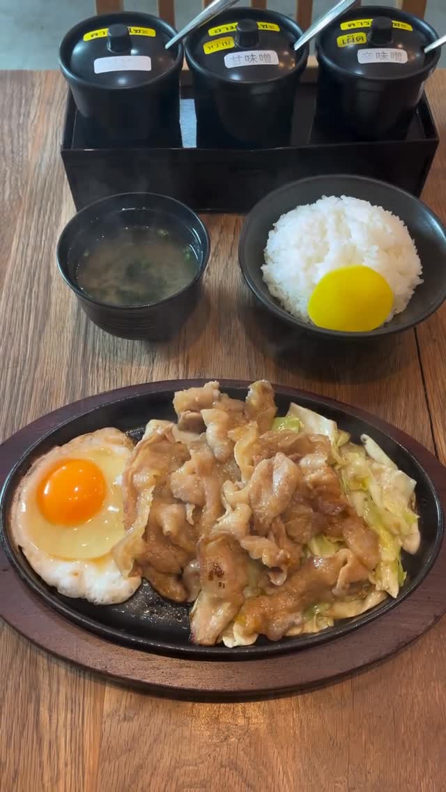 • มื้อง่าย ๆ แต่ใจฟูสไตล์ญี่ปุ่น
• วันธรรมดาที่อร่อยแบบญี่ปุ่น ๆ
• Teishoku day 
Baramiso Teppan
เปทันจากฟุกุโอกะกะทะร้อน ผักกระหล่ำใส่หมูหมัก สูตรพิเศษ เสิร์ฟมาในกะทะร้อน นอกจากนี้ยังมีหลากหลาย ท็อปปิ้งเพิ่มความอร่อย ทานคู่กับซอสมิโซะ ให้รสชาติกลมกล่อมมากขึ้นแนะนำเลย
ทาทิ
* คาระมิโซะ มิโซะรสชาติเค็ม
~ คาเรมิโซะ มิโซะรสเผ็ด
~ อามะมิโซะ มิโซะรสหวาน
นึกถึงเมนูกระทะร้อนนึกถึงเรา ต้นตำหรับอาหารญี่ปุ่น
##Teishoku
#JapaneseCafe
#อาหารญี่ปุ่น
#มื้ออร่อย
CafeHopping JapanStyle