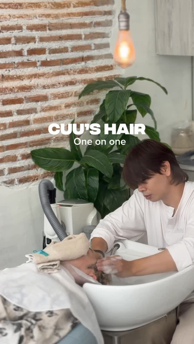 Cuu’s hairは
カウンセリングから仕上げまで
スタイリストが1対1で担当させていただく
マンツーマンサロンでございます。

施術途中で担当が変わることはなく、
お客様の髪の状態を丁寧に確認しながら
一つひとつ心を込めて施術いたします。

待ち時間なく、落ち着いた空間で
理想の艶髪へ導きます🌿

Cuu’s hair ให้บริการแบบตัวต่อตัว (One-on-One) 💇‍♀️✨
ลูกค้าทุกท่านจะได้รับการบริการจากสไตลิสต์เพียงท่านเดียว ตั้งแต่เริ่มต้นจนจบการทำผม

ทางร้านไม่มีการสลับช่างระหว่างบริการ
เพื่อให้การดูแลเป็นไปอย่างต่อเนื่องและละเอียดในทุกขั้นตอน 🤍

Cuu’s hair is a salon that focuses on personalized care 💇‍♀️✨
Each guest is looked after by one stylist only,
from the first consultation to the final finish.

No switching stylists during your service,
so every step is done with consistent attention and detail 🤍
Bangkok / Thonglor

#bangkokhairsalon