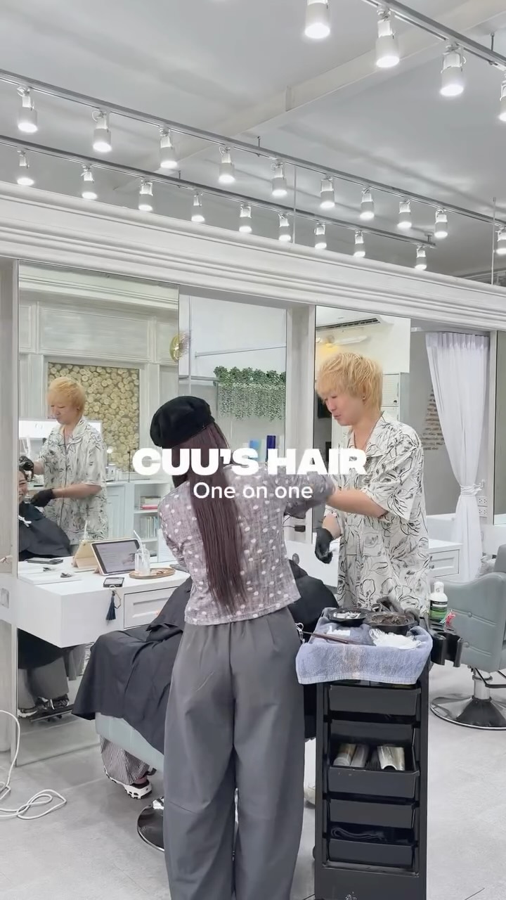 Cuu’s hairは、
最初から最後までスタイリストが1対1で担当する
マンツーマンサロンです。

担当が変わらないからこそ、
髪の状態をしっかり見極めて
丁寧に施術します。

待ち時間なしで、落ち着いた時間を🌿
理想の艶髪へ。

Cuu’s hair | ดูแลแบบตัวต่อตัว (1:1) 💇‍♀️✨
ตั้งแต่เริ่มวิเคราะห์เส้นผม ไปจนถึงขั้นตอนสุดท้าย
คุณจะได้รับการดูแลจากสไตลิสต์คนเดิมตลอดการทำ

ไม่ต้องรอคิว ไม่เปลี่ยนมือระหว่างทาง
ทุกขั้นตอนทำอย่างละเอียด เพื่อผมสวยเงางาม 
และสุขภาพดี 🤍

Cuu’s hair | One-on-One Salon 💇‍♀️✨
From consultation to the final finish,
one stylist takes care of you the whole time.

No waiting. No switching hands.
Just detailed care and results made for your hair 🤍
Bangkok / Thonglor

#bangkokhairsalon