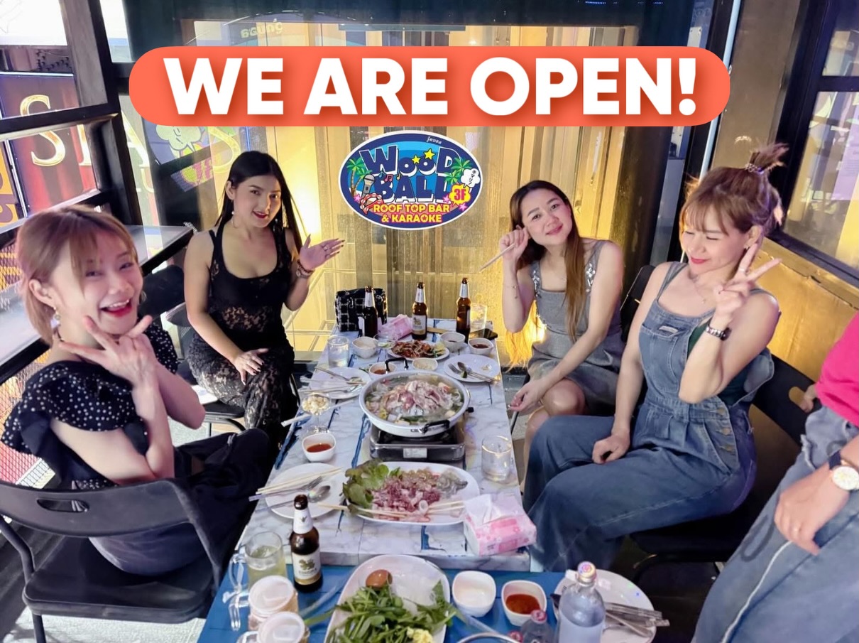 Happy Friday! Come join us tonight for drinks and karaoke at Woodball Pattaya. Our karaoke system has many songs to choose from! Conveniently located on Walking Street, we offer the one and only rooftop bar in the vicinity. See you tonight! 😉