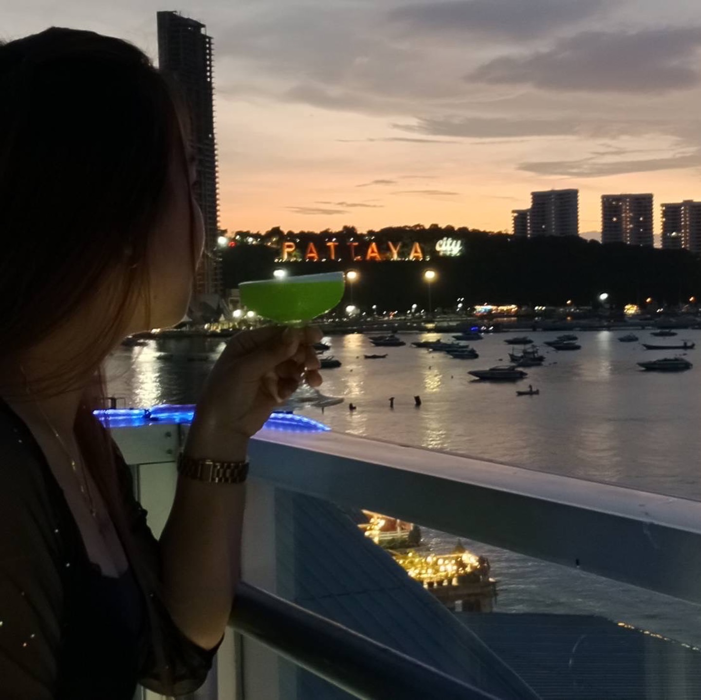 When sunset approaches, be sure to check out Woodball Pattaya. We have a great view and a menu full of delicious drinks and food. Our bar can be found easily found on Walking Street, across from Fahrenheit Agogo. See you soon! 🥳🥳🥳🥳
