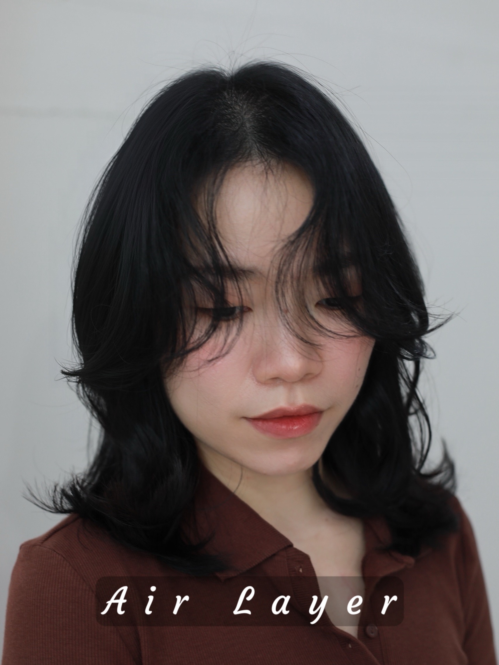 Air Layer Style*
-————————————————————

วอลุ่มนุ่มลึกมีมิติ ด้วยแอร์เลเยอร์  ด้วยเทคนิคที่เสริมผมให้ดูหน้าขึ้นอย่างเป็นธรรมชาติไม่ลีบแบน และไม่ทิ้งน้ำหนัก แต่ยังคงความพริ้วไหวอย่างเป็นธรรมชาติ 

เหมาะสำหรับ ผู้ที่รักอิสระในการแต่งตัว สามารถเซ็ตให้เข้ากับทุกไลฟ์สไตล์ที่เป็นคุณ 

-————————————————————

Layered Cuts. Trust CYAN.

Japanese Hair Salon in Bangkok
Korean Layer & Hair Color Specialist
571+ Reviews ★4.8

#koreanlayer #koreanbangs #airlayer #milkteabeige 
#cyanhairglam hairsalonbangkok hairsalon japanesesalon ร้านทำผมทองหล่อ  layeredcuts 
bangkokjapanesesalon

We use High quality products from Japan 

🚘 ฟรีที่จอดรถ
👇🏻
Booking : 📕
Line oa @cyanbkk
Tel. 020092616
  0622922841
Open hours :⏰
Everyday 9.30-18.30 น.