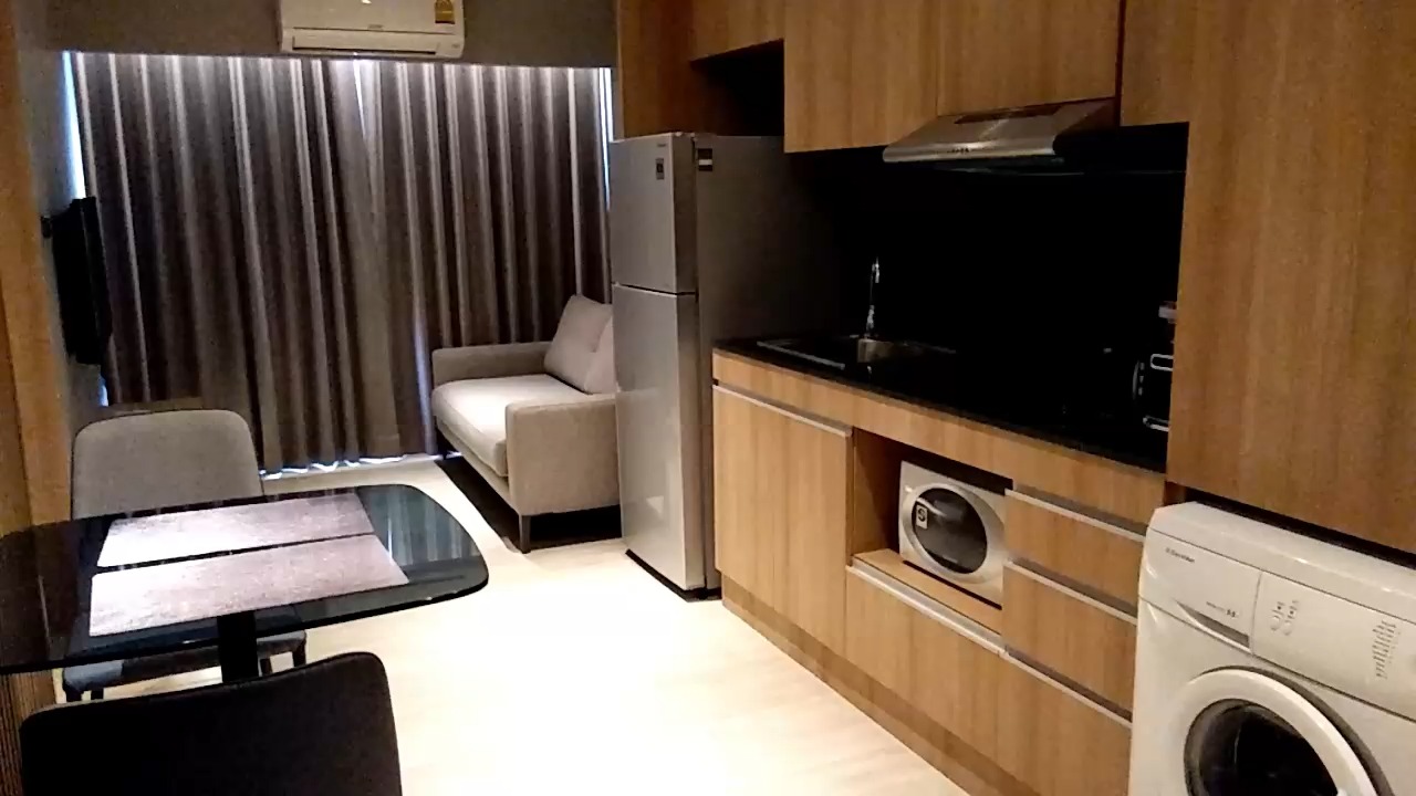 サミティベート病院の近く、お手頃な贅沢🏢✨

「Aspira Tropical Residence」1ベッドルーム（40㎡）のご紹介です。単身者に最適なサービスアパートですが、ご家族での短期滞在も可能です。

また、屋上には広々としたゴルフレンジを完備⛳。ゴルフ愛好者には理想的な環境で、リラックスしながらスキルアップが可能です🎯。このエリアでの生活を考えている方、この機会にぜひご見学ください！

Affordable Luxury Near Samitivej Hospital 🏢✨

Introducing the "Aspira Tropical Residence" 1-bedroom (40㎡). This serviced apartment is ideal for singles, but is also available for short-term stays with family.

Additionally, there is a spacious golf range on the rooftop⛳. It is the perfect environment for golf enthusiasts to relax and improve their skills🎯. If you are considering living in this area, please take this opportunity to come and take a look!

#単身者向け
#改装済み
#ゴルフ好き
#紅樹株式会社
#病院近い物件