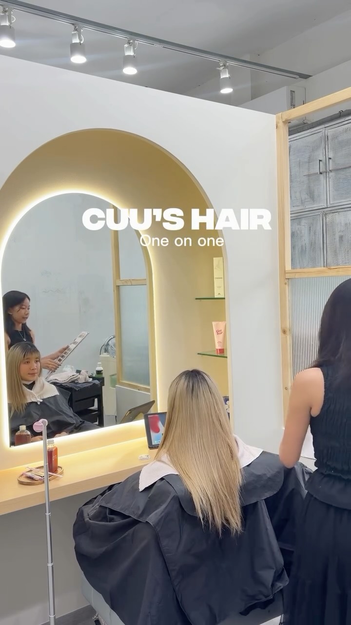 Cuu’s hairは、
最初から最後までスタイリストが1対1で担当する
マンツーマンサロンです。

担当が変わらないからこそ、
髪の状態をしっかり見極めて
丁寧に施術します。

待ち時間なしで、落ち着いた時間を🌿
理想の艶髪へ。

Cuu’s hair | ดูแลแบบตัวต่อตัว (1:1) 💇‍♀️✨
ตั้งแต่เริ่มวิเคราะห์เส้นผม ไปจนถึงขั้นตอนสุดท้าย

คุณจะได้รับการดูแลจากสไตลิสต์คนเดิมตลอดการทำ
ไม่ต้องรอคิว ไม่เปลี่ยนมือระหว่างทาง

ทุกขั้นตอนทำอย่างละเอียด เพื่อผมสวยเงางาม 
และสุขภาพดี 🤍

Cuu’s hair | One-on-One Salon 💇‍♀️✨
From consultation to the final finish,
one stylist takes care of you the whole time.

No waiting. No switching hands.
Just detailed care and results made for your hair 🤍

Bangkok / Thonglor
#bangkokhairsalon
