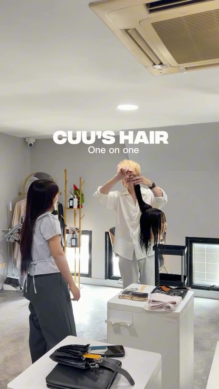 Cuu’s hairは、
カウンセリングから仕上げまで
スタイリストが1対1で担当させていただく
マンツーマンサロンでございます。

施術途中で担当が変わることはなく、
お客様の髪の状態を丁寧に確認しながら一つひとつ心を込めて施術いたします。

待ち時間なく、落ち着いた空間で
理想の艶髪へ導きます🌿

Cuu’s hair ให้บริการแบบตัวต่อตัว (One-on-One) 💇‍♀️✨
ลูกค้าทุกท่านจะได้รับการบริการจากสไตลิสต์เพียงท่านเดียว ตั้งแต่เริ่มต้นจนจบการทำผม

ทางร้านไม่มีการสลับช่างระหว่างบริการ
เพื่อให้การดูแลเป็นไปอย่างต่อเนื่องและละเอียดในทุกขั้นตอน 🤍

Cuu’s hair is a salon that focuses on personalized care 💇‍♀️✨
Each guest is looked after by one stylist only,

from the first consultation to the final finish.
No switching stylists during your service,

so every step is done with consistent attention and detail 🤍
Bangkok / Thonglor

#bangkokhairsalon