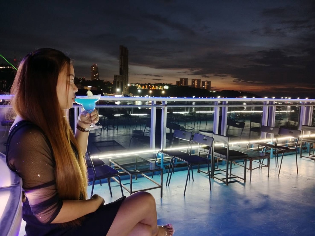 When sunset approaches, be sure to check out Woodball Pattaya. We have a great view and a menu full of delicious drinks and food. Our bar can be found easily found on Walking Street, across from Fahrenheit Agogo. See you soon! 🥳🥳🥳🥳