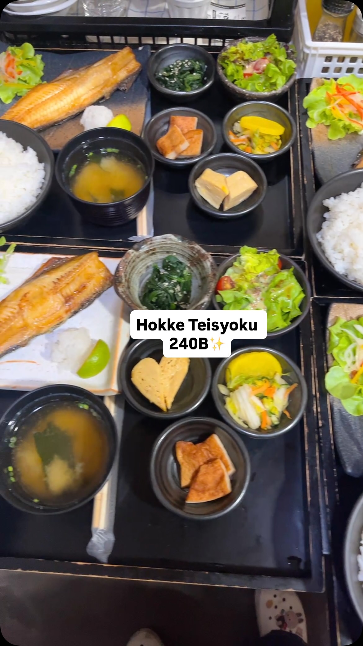 📌 ชุดเบนโตะ TEISHOKU 🐟 
🍱 Hokke Teiesyoku
  เซ็ทขายดีสุดคุ้ม✨✨

พร้อมโปรโมชั่นเครื่องดื่มลด 50% ไม่รวม Softdrinks 🤩
.
☕️ ร้าน ฮากาตะ คอฟฟี่ เปิดให้บริการเวลา 08:00น. - 16:00น.
(เครื่องดื่มลด 50% ไม่รวม Softdrinks)
🥘 ร้าน ฮากาตะ ไอรอนแมน เปิดให้บริการเวลา 16:00น. - 22:00น
(ปิดรับออร์เดอร์ 21:30น.)
ติดต่อสอบถาม ☎️ 020370809
.
📲 สามารถสั่งอาหารเดริเวอร์รี่ ส่งถึงหน้าประตู ดูเมนูออนไลน์ได้ที่ 
Grab: https://bit.ly/303QHYr
Wongnai Lineman :  https://lin.ee/ieqzISN
Foodpanda : https://bit.ly/3bS2tYB 
.
#hakatacoffeebkk #coffee  #cafe #food #japanfood lunch  hakataironman hakataironmanthonglor  เทปันยากิ สไตล์ญี่ปุ่น สตามิน่าเทปปัง สตามิน่า stamina สุขุมวิท35 สุขุมวิท อาหารญี่ปุ่น กะทะร้อน stamina staminatemppan ชุดเบนโตะ teishoku สไตล์ญี่ปุ่น