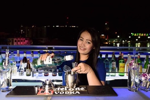 Looking to relax somewhere? Well be sure to check out Woodball Pattaya. We have a great view and a menu full of delicious drinks and food. Our bar can be easily found on Walking Street, across from Fahrenheit Agogo. See you soon! 🩷