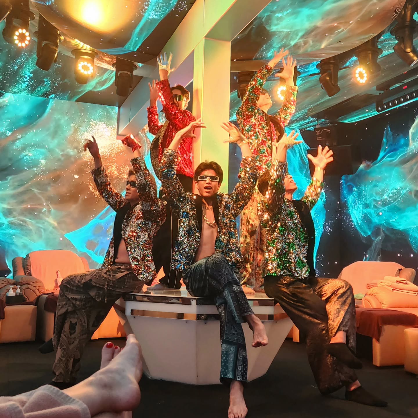 Introducing the spectacular dancers of Bradbury! 🕺✨

​From powerful hip-hop grooves to jaw-dropping choreography and infectious energy, our special dancers know exactly how to light up the stage.
They bring the passion, the swag, and the ultimate entertainment to your night! 🌌🔥👑

​Come witness their incredible performances up close tonight! 
Who is your favorite? 😉🙌

#BradburyMassage #SpecialDancers #BangkokNightlife #Showtime #instaworty