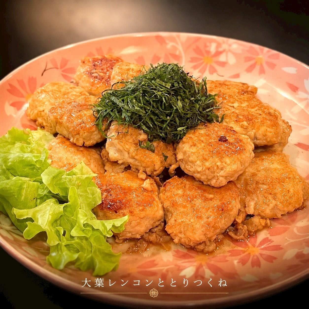 華金✨
一週間お疲れさまでした
ストレス発散しましょー
皆様のご来店お待ちしてます♪

おひとりさま大歓迎！
カウンター席大人気

おばんざい、鉄板焼きメニュー
二階テーブル席、三階個室完備
一階カウンター席でもオーダー可能です

黒兵衛では
各種ご宴会のご予約承ります♪
コース1,000バーツ〜
飲み放題 300バーツor 400バーツ

二階テーブル席
三階9名様までの小宴会用個室ございます。

よろしくお願いします♪
6月もHappy hour 開催中です
17:00〜19:30

キリンビール大瓶　120B
ウィスキーハイボール　80B

Happy hour in  June❗️
17:00〜19:30
Kirin Beer Big Bottle 120B
Whisky Hi-ball 80B

#バンコク創作料理居酒屋 #バンコク日本料理店 #バンコク小料理屋 #バンコクおひとりさま #バンコク1人飲み プラカノン バンコク日本人女性スタッフ常駐 バンコクおかみさん バンコクお好み焼き屋 バンコク鉄板焼き  バンコクおばんざい  japanesefood bangkok phrakhanong japaneserestaurant reopen happyhour obanzai bangkokokonomiyaki bangkokteppanyaki