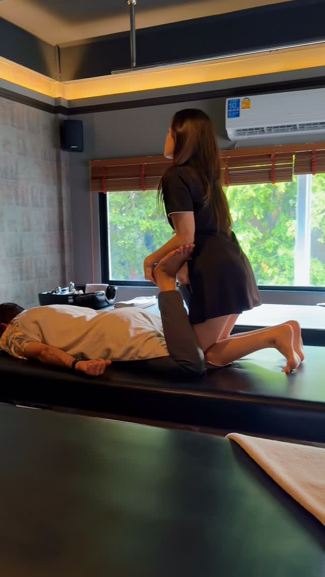 Where stress melts away and relaxation begins💆🏻‍♀️✨
📍Location Sukumvit soi18 

You can make a reservation at here👇
☎️ 02 124 5246
DM (X or FACEBOOK)
WhatsApp +66 98 925 5888

#bodycareworks #สปาเวียดนาม #relaxing #vietnambarber