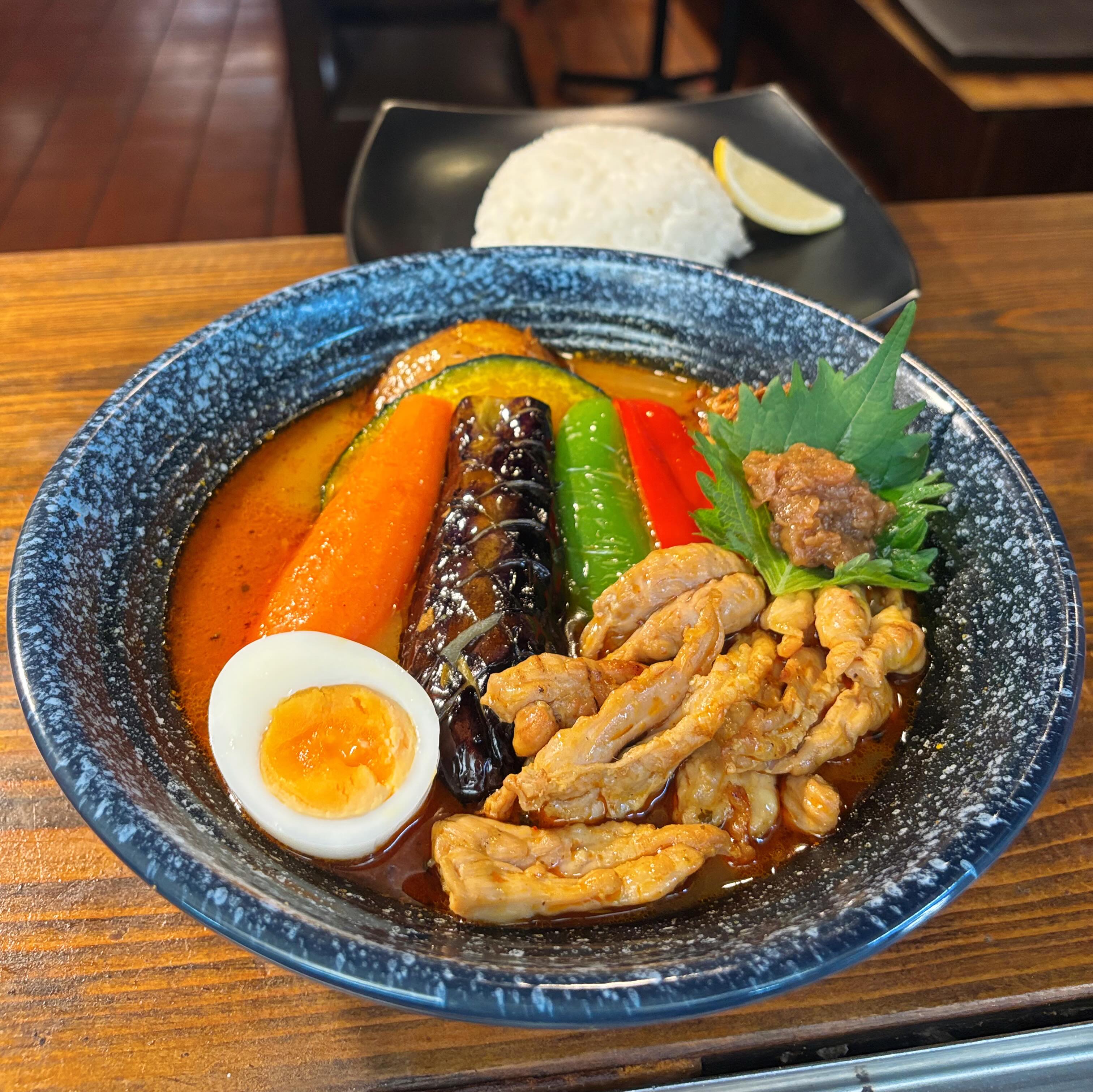 🇯🇵 Hokkaido Soup Curry ที่ทองหล่อ🇹🇭

ถ้ายังไม่เคยลอง “ซุปแกงกะหรี่สไตล์ฮอกไกโด”
นี่คือหนึ่งในเมนูยอดนิยมของคนญี่ปุ่น 

น้ำซุปหอมเครื่องเทศ เข้มข้นแต่ทานง่าย
พร้อมผักชิ้นใหญ่และวัตถุดิบคุณภาพ
เมนูที่หาทานได้ยากในกรุงเทพฯ
และเป็นรสชาติที่คนญี่ปุ่นหลายคนคิดถึง 🍲

✨ Recommended Menu

🥇 Seseri Charcoal-grilled Soup Curry

🥇 10 Kinds of Vegetable Soup Curry

🥇 Chicken & Vegetable Soup Curry

🥇 Hiroshima Oyster Soup Curry

🥇 Homemade Hamburg Soup Curry

เลือกระดับความเผ็ดได้ตามชอบ 🔥

🕚 Opening Hours

Weekday Lunch
11:30 - 15:00

Dinner
17:00 - 23:30

Weekend
Open All Day

🍛 Last Order 22:00

🚗 Parking

• วันเลขคี่ จอดรถหน้าร้านได้

• วันเลขคู่ จอดรถฝั่งตรงข้ามร้านได้

• มีลานจอดรถแบบเสียค่าบริการอยู่ใกล้ร้าน

ลูกค้าที่มียอดใช้จ่าย 1,000 บาทขึ้นไป รับสิทธิ์จอดฟรี 1 ชั่วโมง

📍 Thonglor Yokocho
📍 Thonglor Soi 11

มาลองสัมผัสรสชาติ Hokkaido Soup Curry แท้ ๆ ได้ทุกวัน แล้วคุณจะเข้าใจว่าทำไมเมนูนี้ถึงเป็นที่รักของคนญี่ปุ่น 🇯🇵🍛

#HokkaidoSoupCurry
#ThonglorYokocho
#JapaneseFoodBangkok
#Thonglor
#BangkokFood