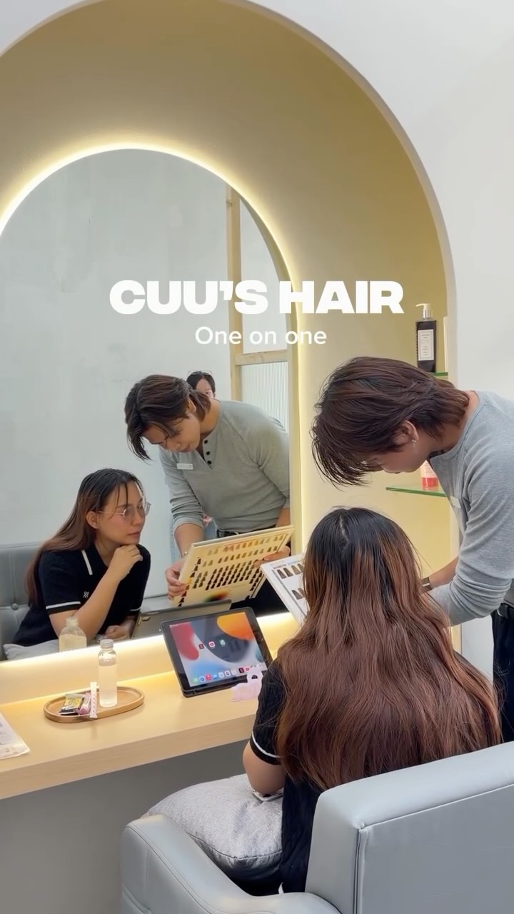 Cuu’s hairは、
カウンセリングから仕上げまで
スタイリストが1対1で担当させていただく
マンツーマンサロンでございます。

施術途中で担当が変わることはなく、
お客様の髪の状態を丁寧に確認しながら
一つひとつ心を込めて施術いたします。

待ち時間なく、落ち着いた空間で
理想の艶髪へ導きます🌿

Cuu’s hair ให้บริการแบบตัวต่อตัว (One-on-One) 💇‍♀️✨
ลูกค้าทุกท่านจะได้รับการบริการจากสไตลิสต์เพียงท่านเดียว ตั้งแต่เริ่มต้นจนจบการทำผม

ทางร้านไม่มีการสลับช่างระหว่างบริการ
เพื่อให้การดูแลเป็นไปอย่างต่อเนื่องและละเอียดในทุกขั้นตอน 🤍

Cuu’s hair is a salon that focuses on personalized care 💇‍♀️✨
Each guest is looked after by one stylist only,

from the first consultation to the final finish.
No switching stylists during your service,
so every step is done with consistent attention and detail 🤍

Bangkok / Thonglor
#bangkokhairsalon
