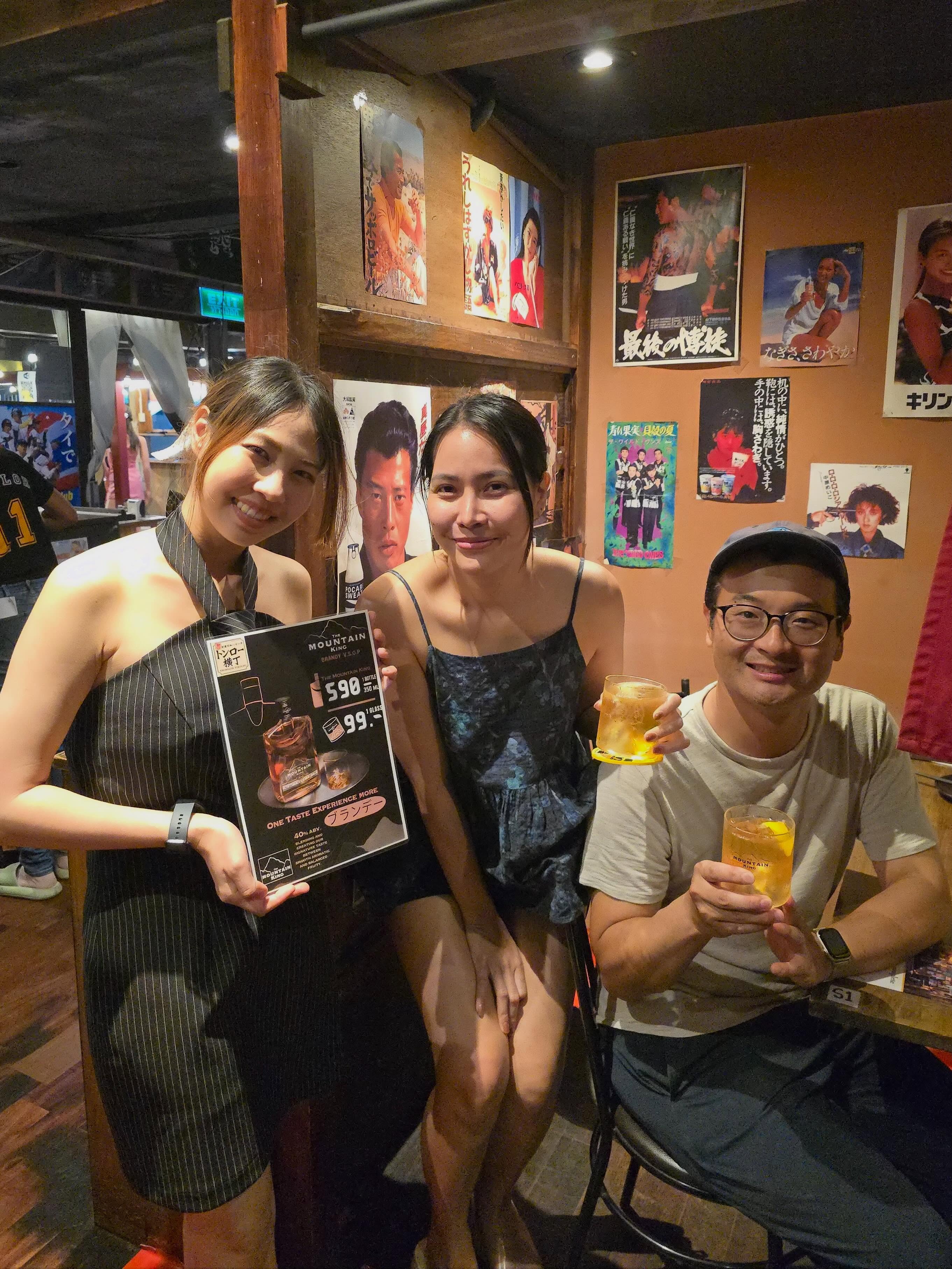 Thank you to everyone who joined our Mountain King Event last Friday and Sunday! 🥃✨

たくさんのお客様にご来店いただき、本当にありがとうございました！

想像を超える大盛況となり、スタッフ一同とても嬉しく思っています😊

イベントをきっかけに初めてご来店いただいたお客様、いつも応援してくださる常連のお客様、皆さまに心より感謝いたします。

これからもトンロー横丁では、皆さまに楽しんでいただけるイベントを企画していきますので、ぜひご期待ください！

またのご来店をお待ちしております🍻

#トンロー横丁 #ThonglorYokocho #バンコク居酒屋 #トンロー #イベントありがとうございました