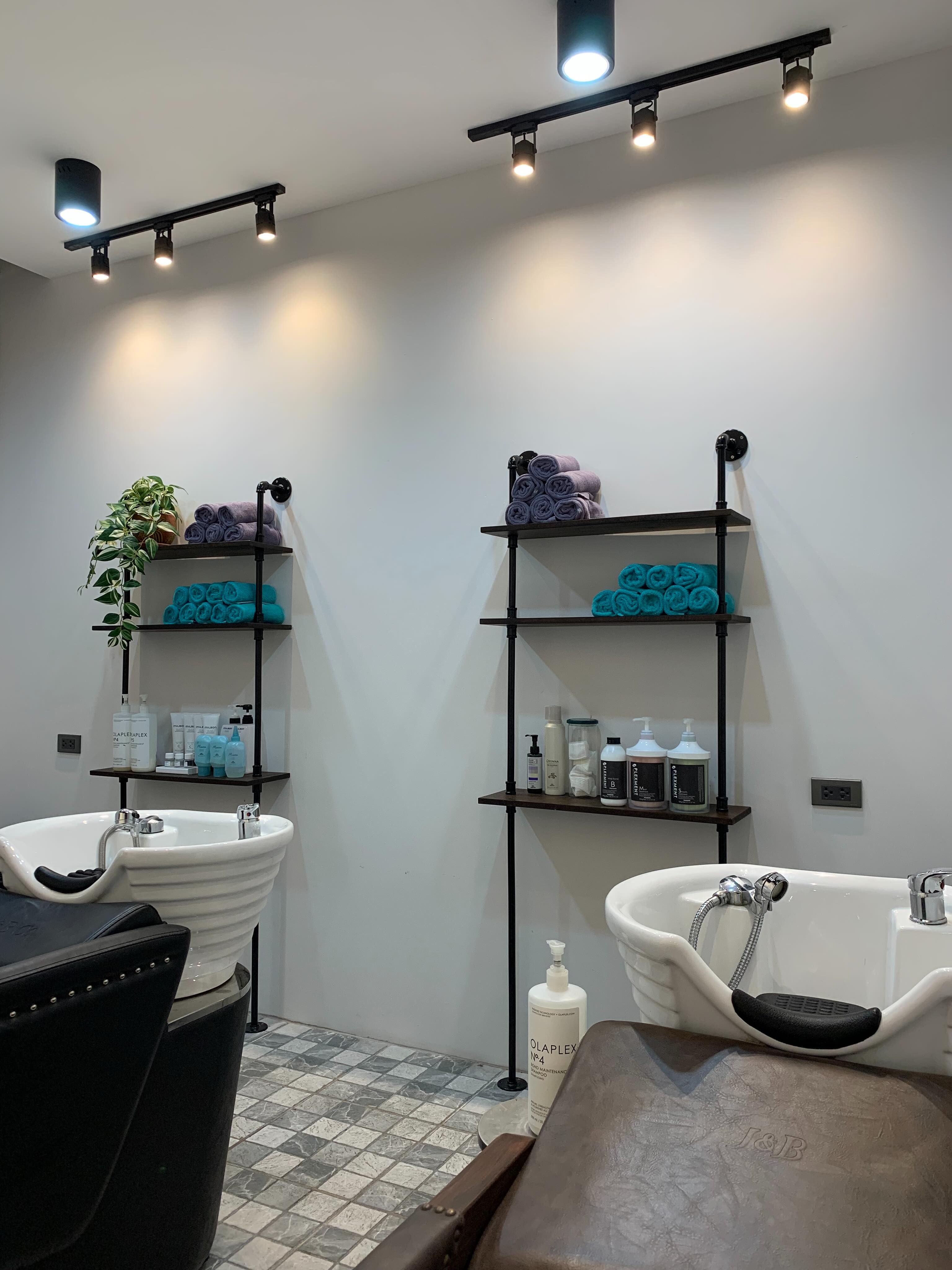 A peaceful space, a relaxing wash, and a fresh start for your hair.🫧

#hairatelierador
#バンコク美容室
#バンコクヘアサロン
#バンコクスクンビット
#ヘアスタイル