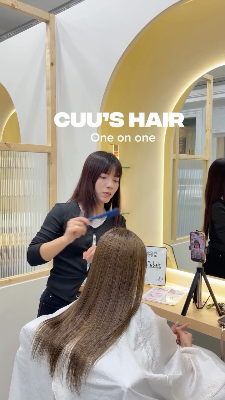 Cuu’s hairは
最初のカウンセリングから仕上げまで
スタイリストが1対1で担当する
マンツーマンサロンです。

待ち時間なく、丁寧に
あなたの髪と向き合います。

Cuu’s hair ซาลอนดูแลแบบ 1 ต่อ 1 💇‍♀️✨
ตั้งแต่ปรึกษา จนถึงขั้นตอนสุดท้าย
มีสไตลิสต์คนเดียวดูแลคุณตลอดงาน

ไม่สลับช่าง ไม่ต้องรอคิวนาน
ใส่ใจทุกรายละเอียด เพื่อผมสวยสุขภาพดีจริง 🤍

Why one-on-one?
We believe your hair deserves
full attention.

No waiting.
No switching stylists.
No compromise.

Just you and your stylist,
focused on your hair.
That’s the Cuu’s hair experience.

Thonglor Bangkok
#bangkokhairsalon